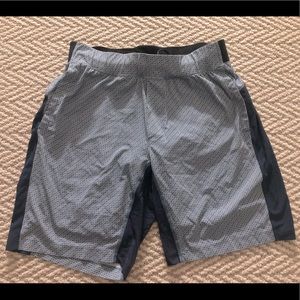 Lululemon large shorts w compression lining